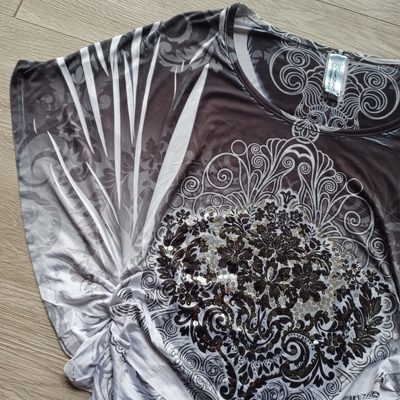 ♧ Black, White and Gray Blouse Swirl and Floral Pattern Flutter Sleeve - Picture 5 of 12